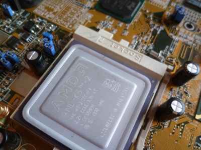 AMD K6-2 CXT 500MHz su motherboard pre Super Socket 7