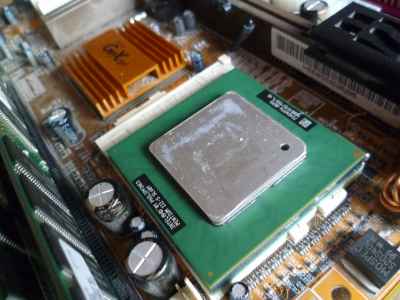 Intel Pentium III Tualatin 1.133GHz con CPU adapter